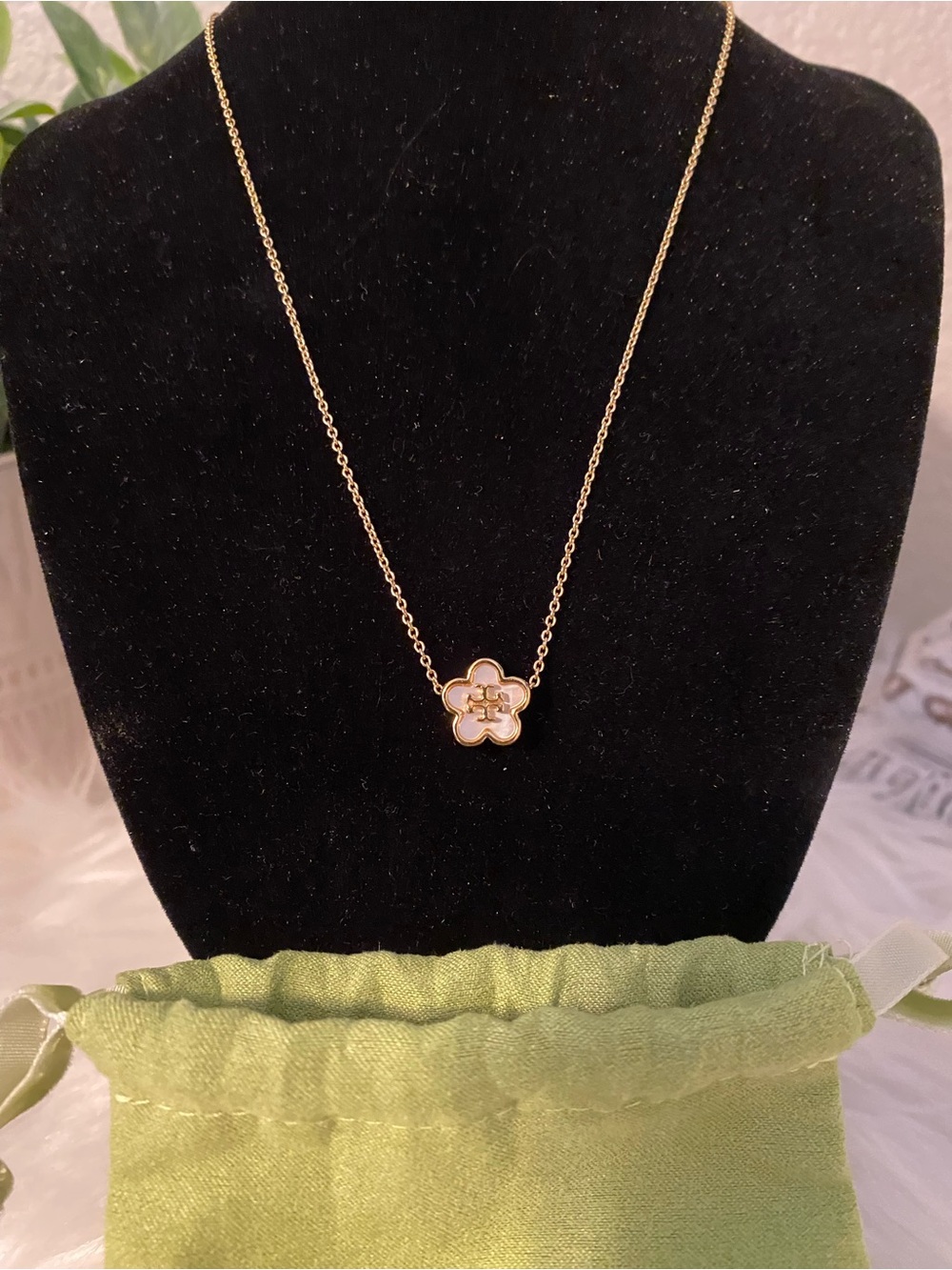 Tory Burch Kira flower pendant necklace w/ white mother-of-pearl inlay gold 18”